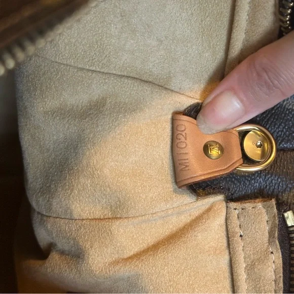 ✨Louis Vuitton Monogram Canvas Looping GM✨ - Picture 9 of 10